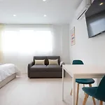 Urbil Ayuntamiento 아파트 *