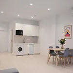 Urbil Ayuntamiento 아파트 *